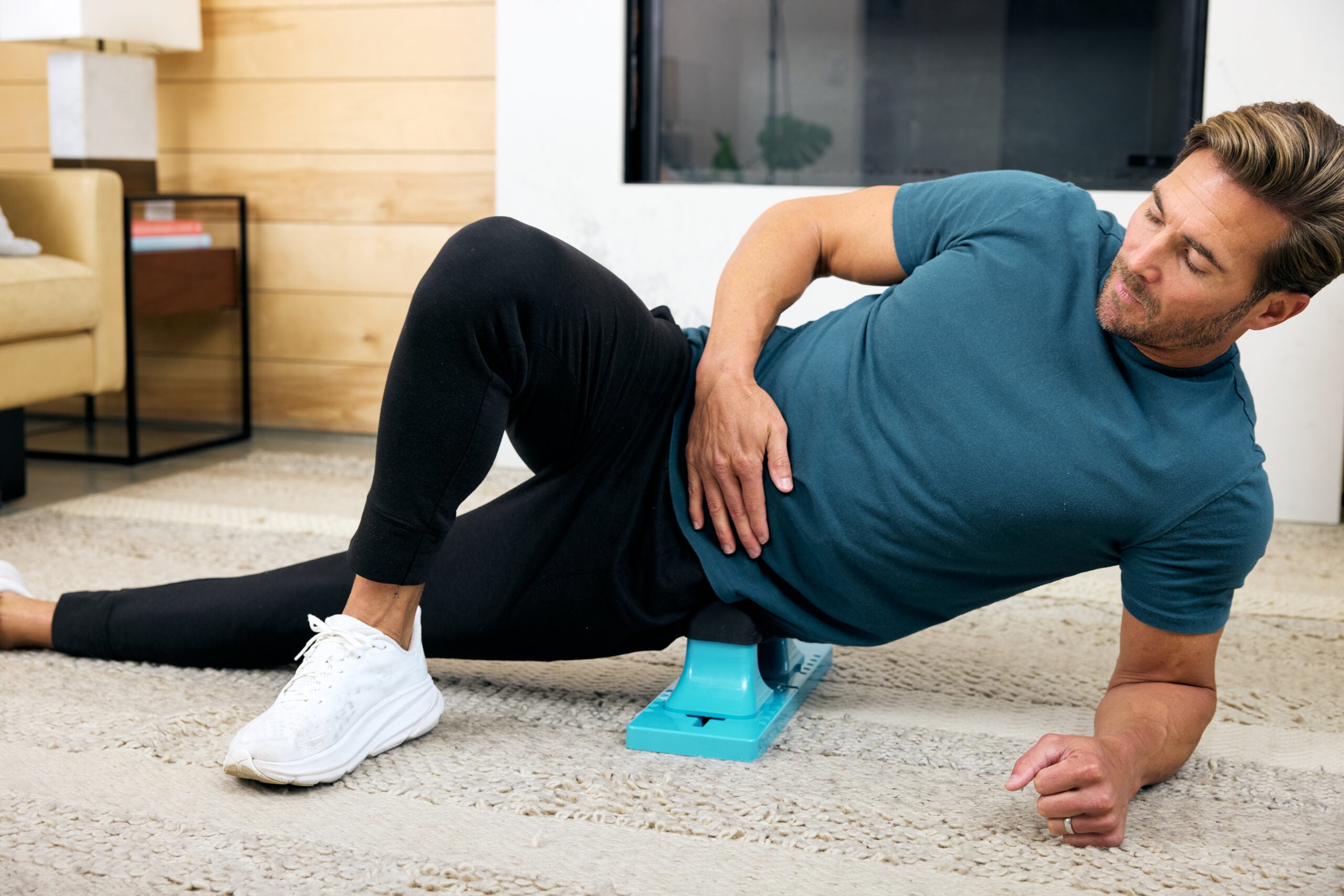 Man using Wave for psoas and iliacus release